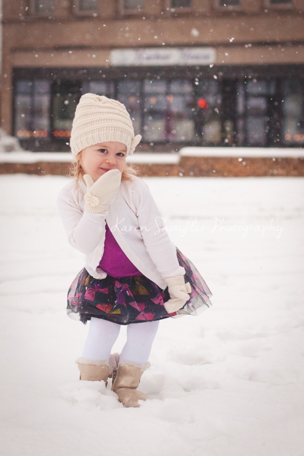little girl in the snow, little girl in stocking hat